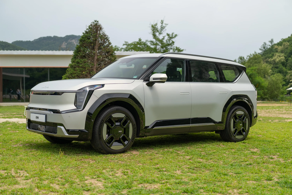 This image showcases the Kia EV9 as a modern electric SUV, highlighting its futuristic design, spacious build, and eco-friendly appeal for a 2025 electric vehicle article.